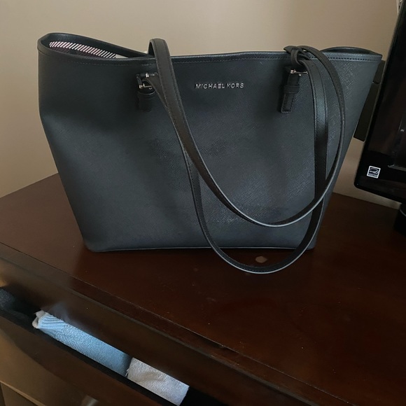 Michael Kors Handbags - Michael Kors medium sized purse